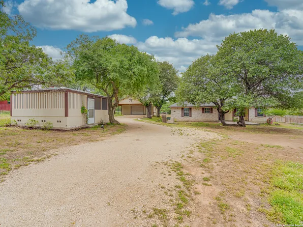 610 COUNTY ROAD 6850, Lytle, TX 78052
