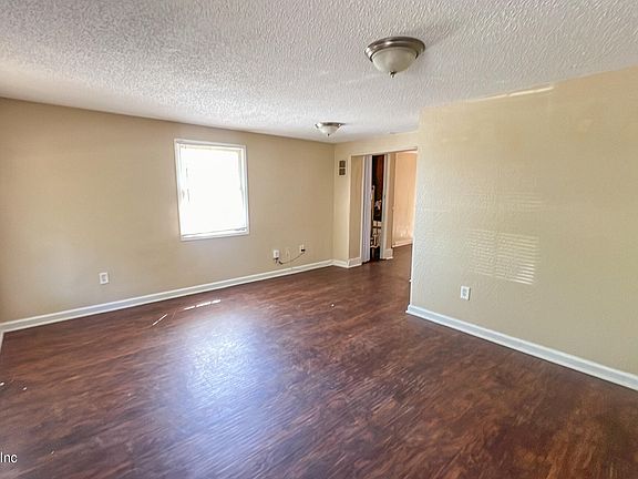 3rd image of 718 LYNTON Street