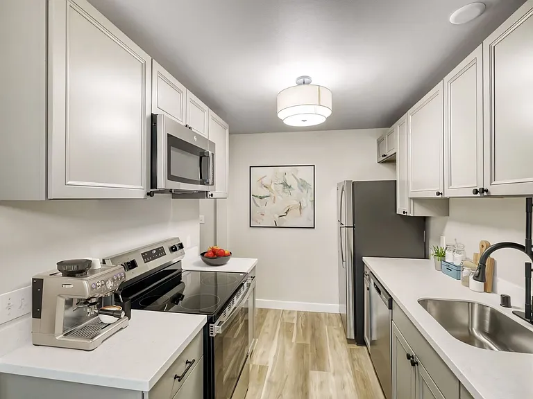 Beautifully Renovated 1 & 2 Bedroom Apartments in Lynnwood! — Photo 51