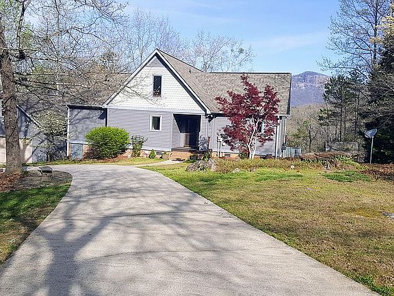 Front of house - driveway