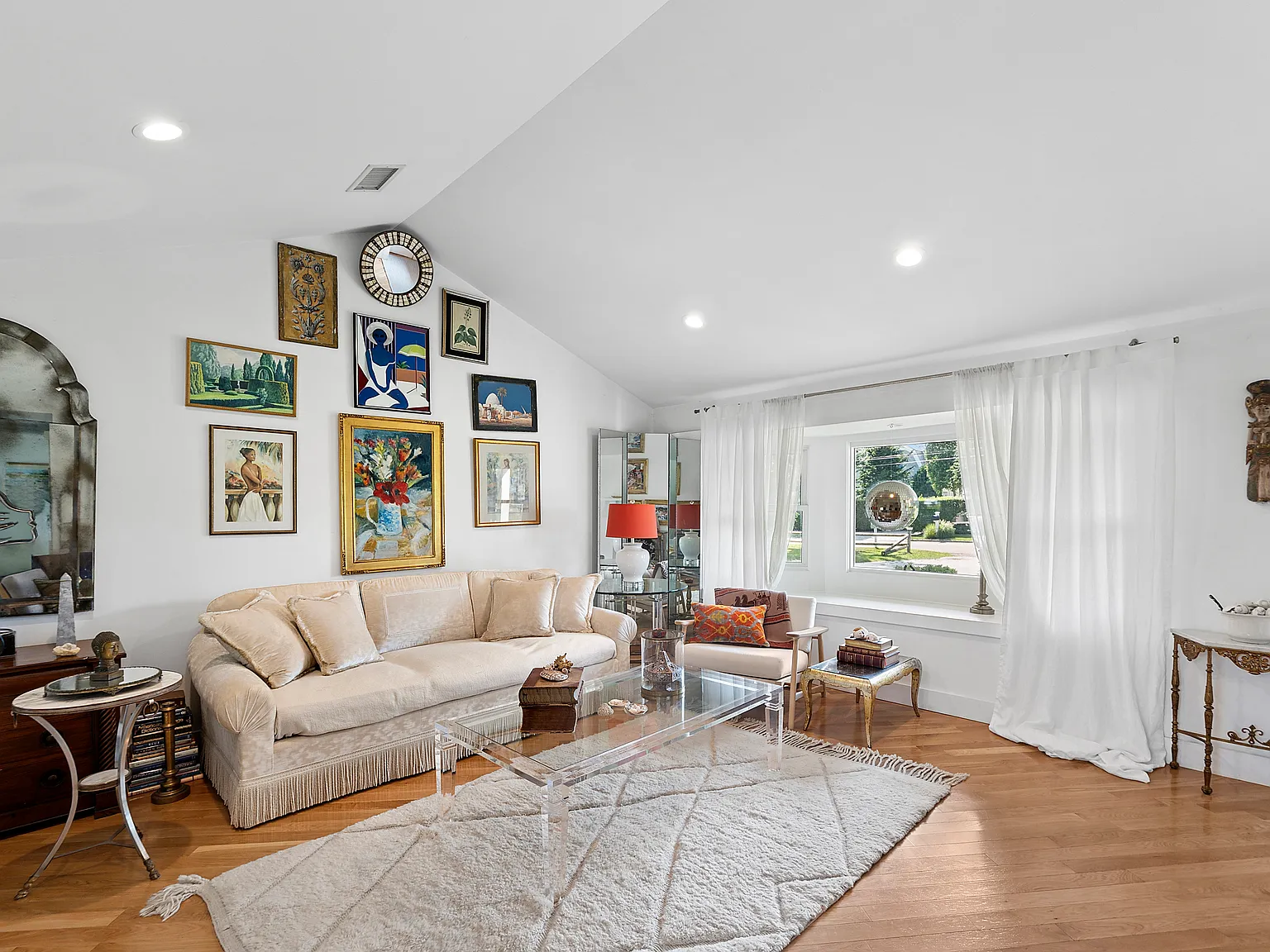New Rental Close to Village and Beach — Photo 4
