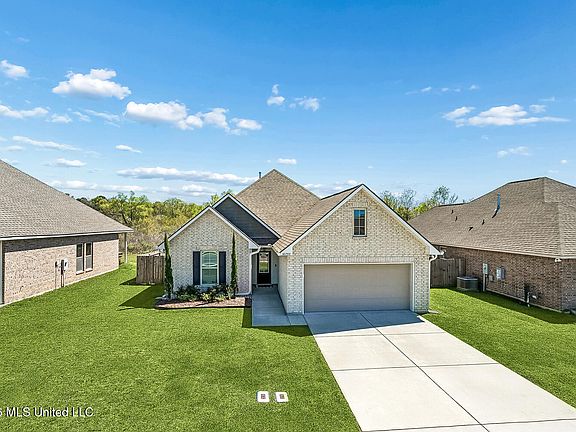 2nd image of 16755 Desmare St