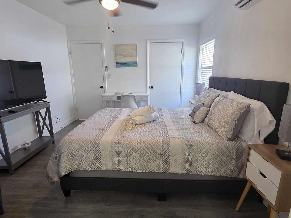 Comfortable studio with spotless bath and equipped kitchen