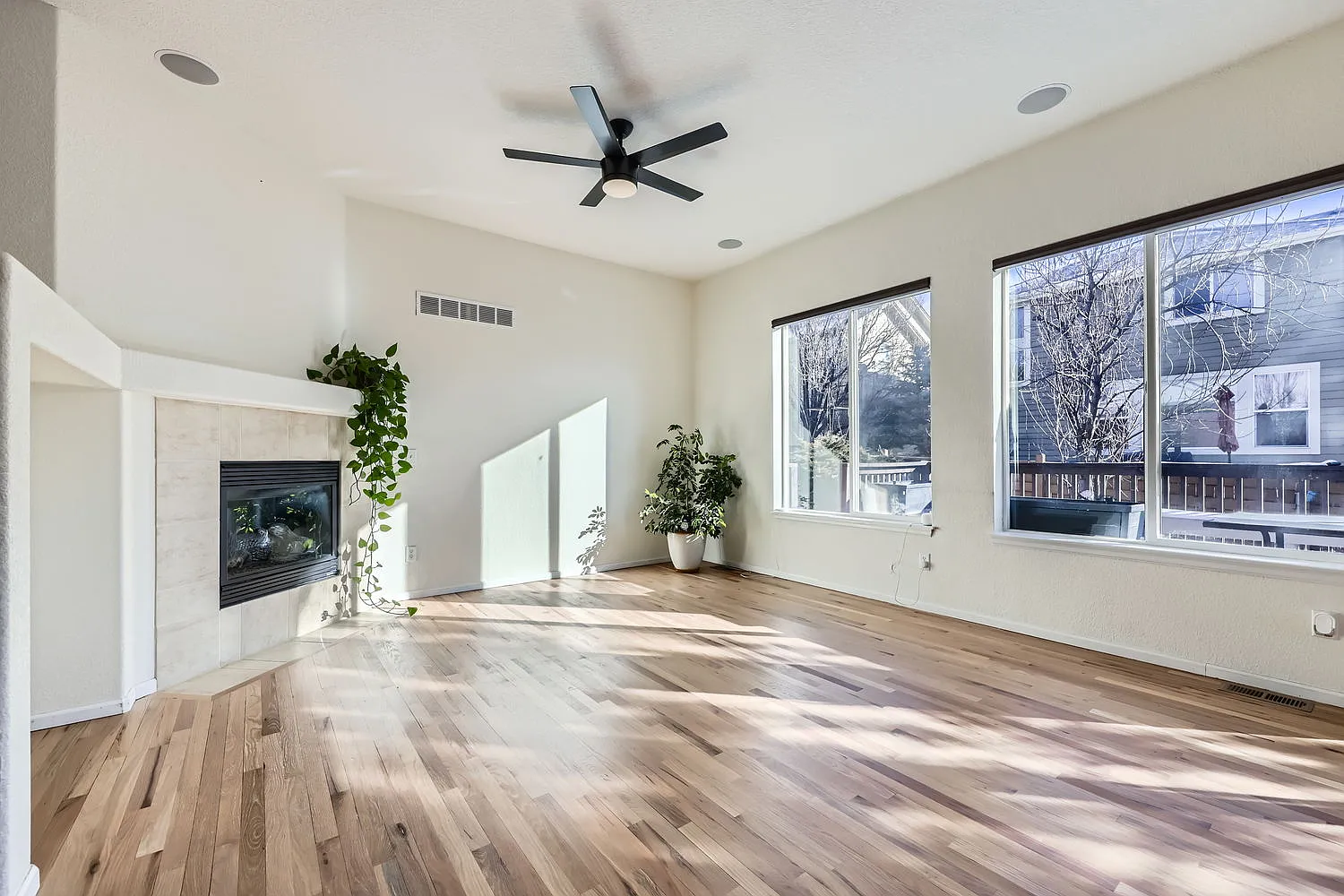 10436 Norfolk Ct — Photo 2