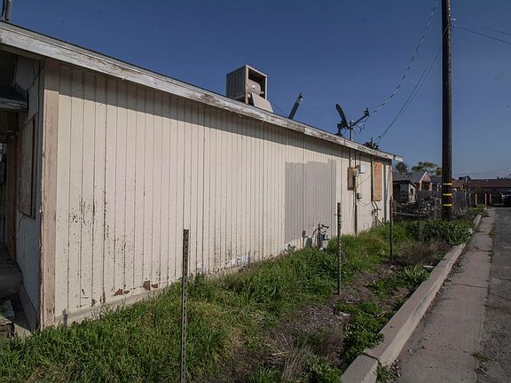 4th image of 318 N Farmersville Blvd