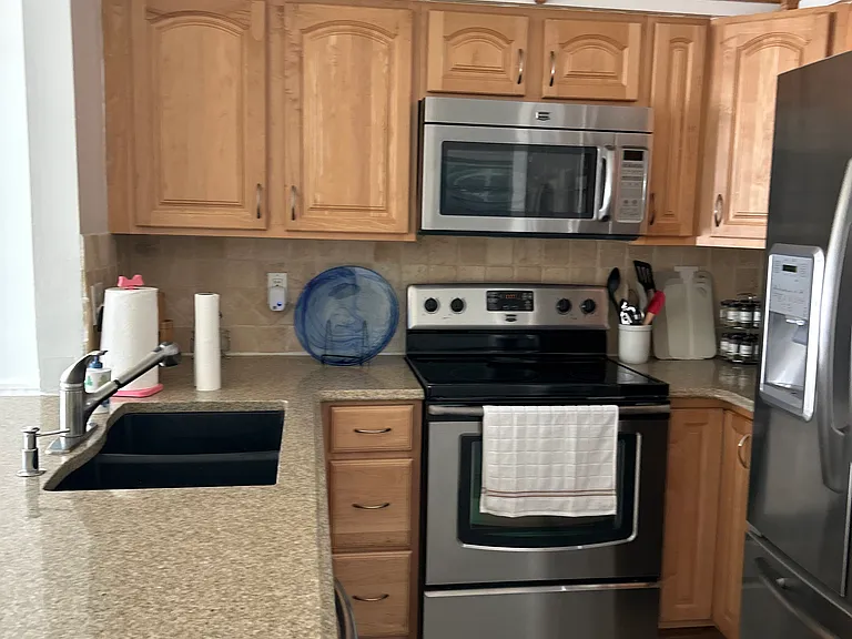1007 Comanche St — Photo 6