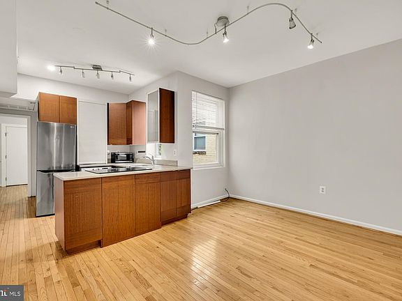 3rd image of 1512 10th St NW