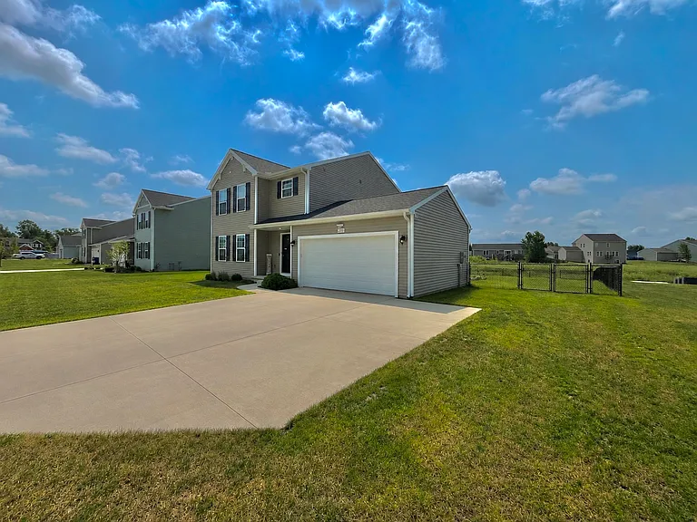 2050 Orlov Dr — Photo 2