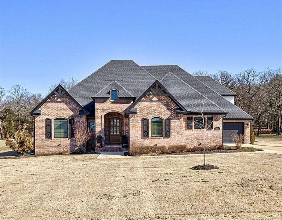 1st image of 604 Knollwood Dr