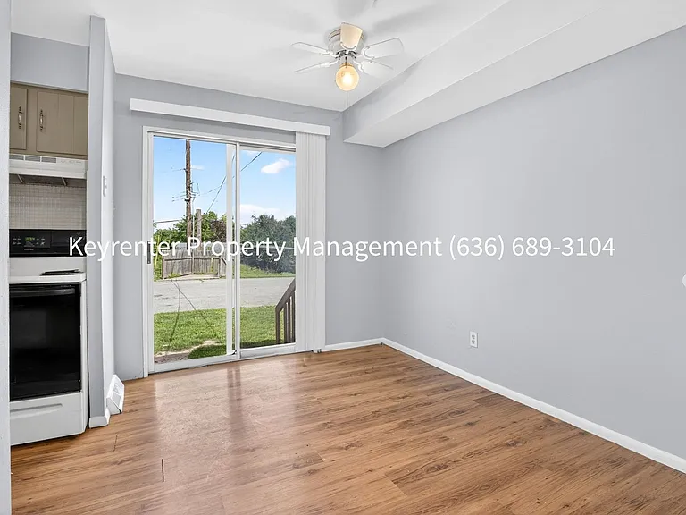 920 Parkcrest Dr — Photo 4