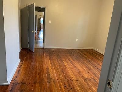 4th image of 5106 Burgundy St