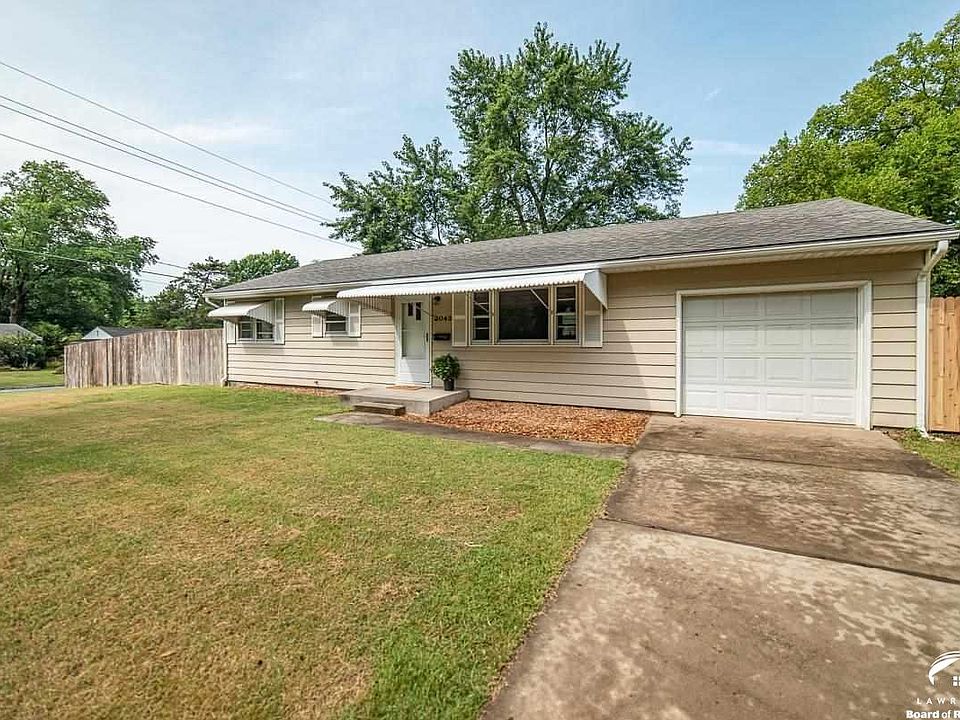 2043  Hillview Lawrence, KS listing photo #1