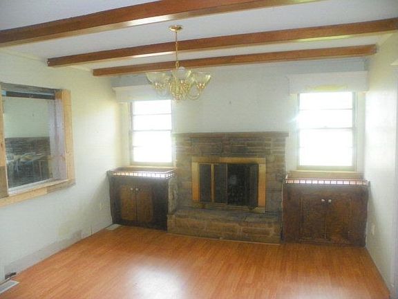 3rd image of 301 Connies Cir