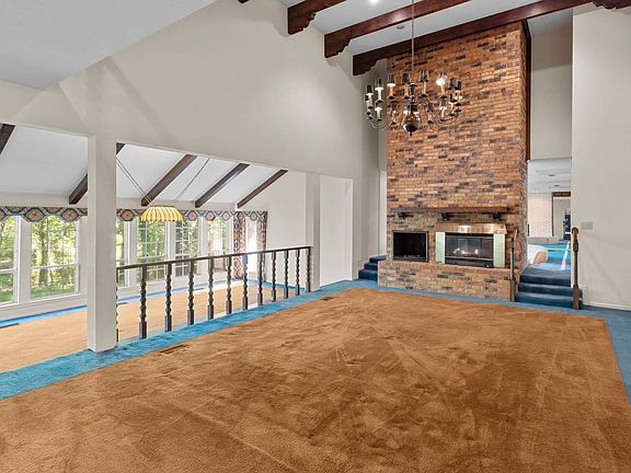 5th image of 38 Dogwood Lake Dr