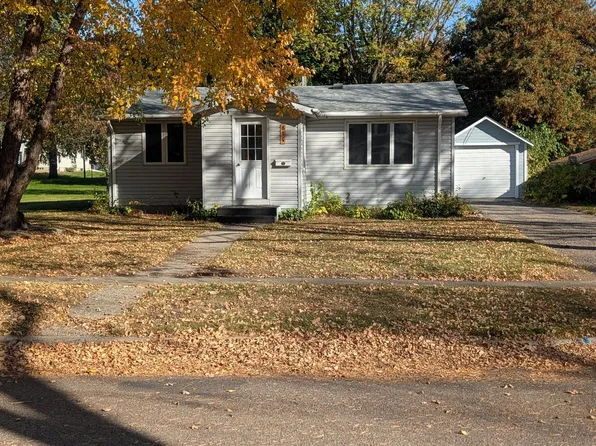 814 S 10th St, Montevideo, MN 56265