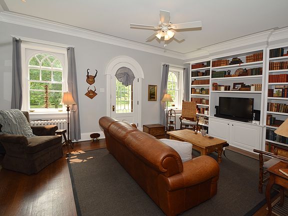 3rd image of 219 Oxford Ave