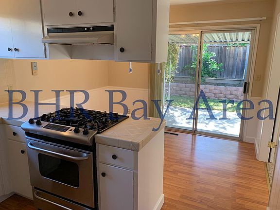 Kitchen ; Dining Room