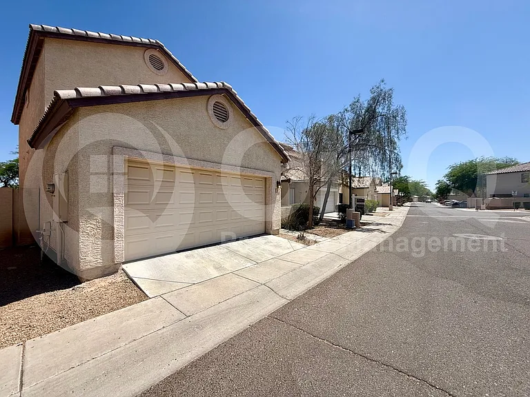 10225 W Camelback Rd #11 — Photo 2