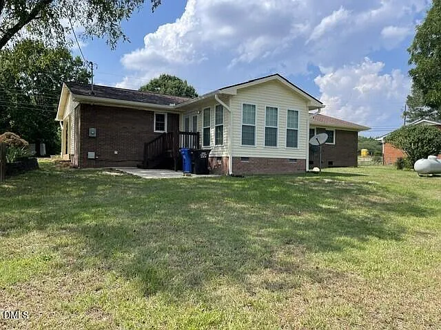 3 bed, 1.5 bath, $1,600 — Photo 3