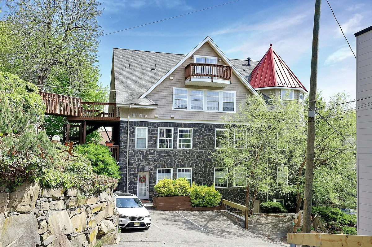 Building Photo - 170 Undercliff Ave