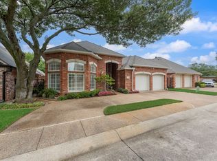 757 Village Green Dr, Desoto, TX 75115
