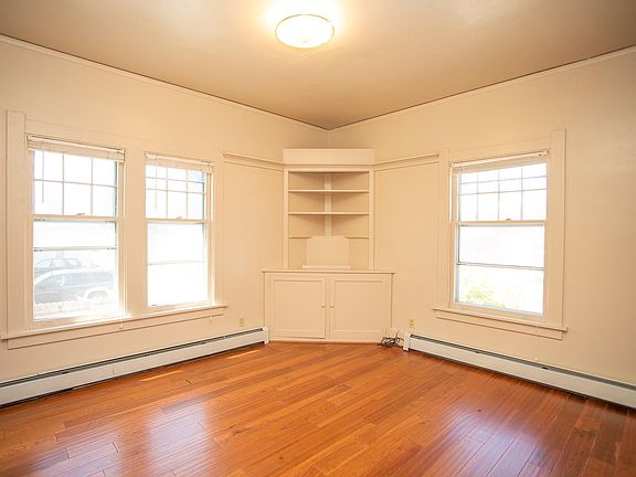 2nd image of 816 E Fremont St #1
