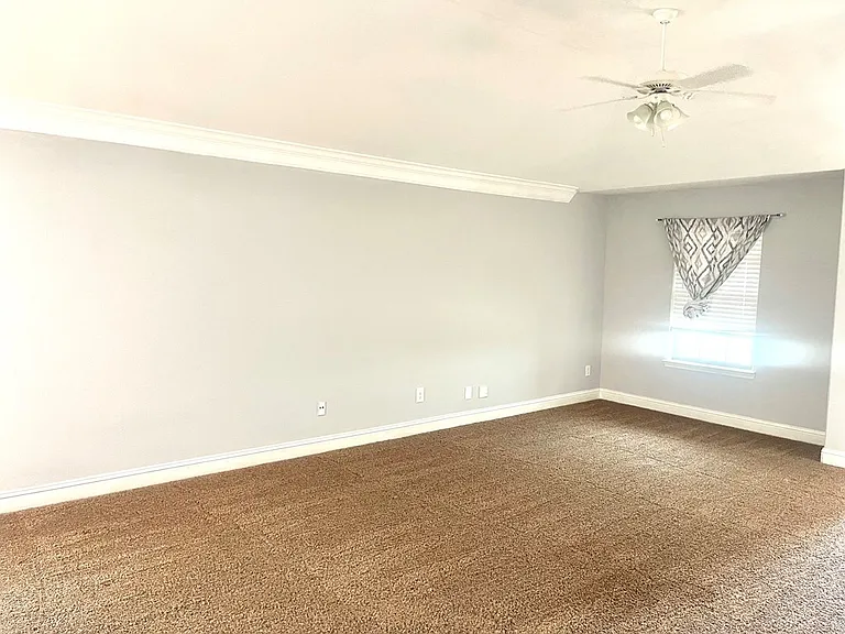 9918 Lamar Ave — Photo 5