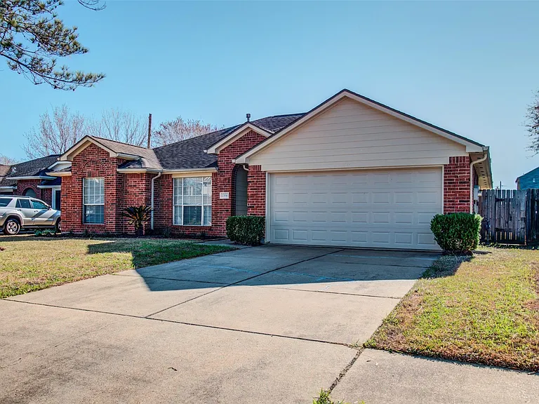7314 Tara Dr — Photo 2