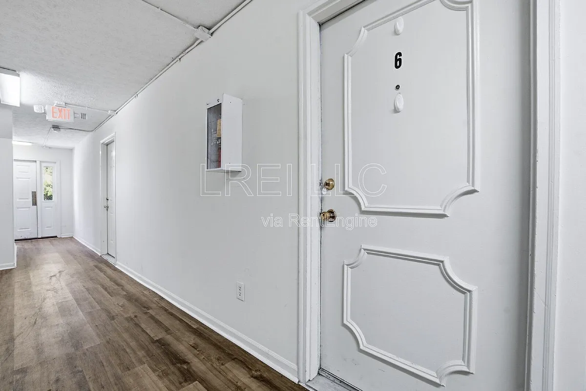 Building Photo - 176 Thistlewood Ave #6