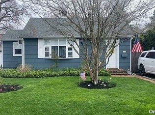 24 7th St, Locust Valley, NY 11560