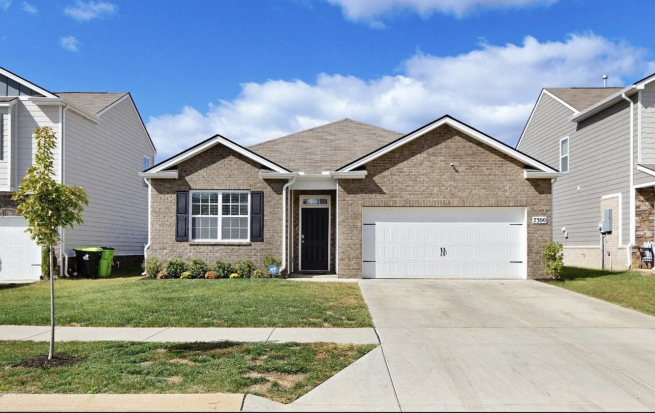 4 bed, 2.0 bath, 1774 sqft, $2,400 — Photo 1