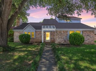 704 Matthews Ct, Arlington, TX 76012