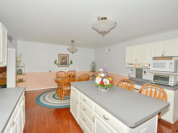 5th image of 130 Kevin Dr