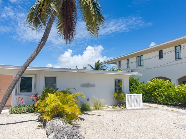 251 8th St, Key Colony Beach, FL 33051