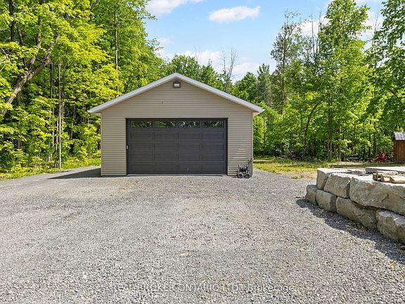 3rd image of 1083 Saint Fillans Rd
