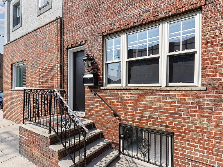 2552 S Sartain St — Photo 46