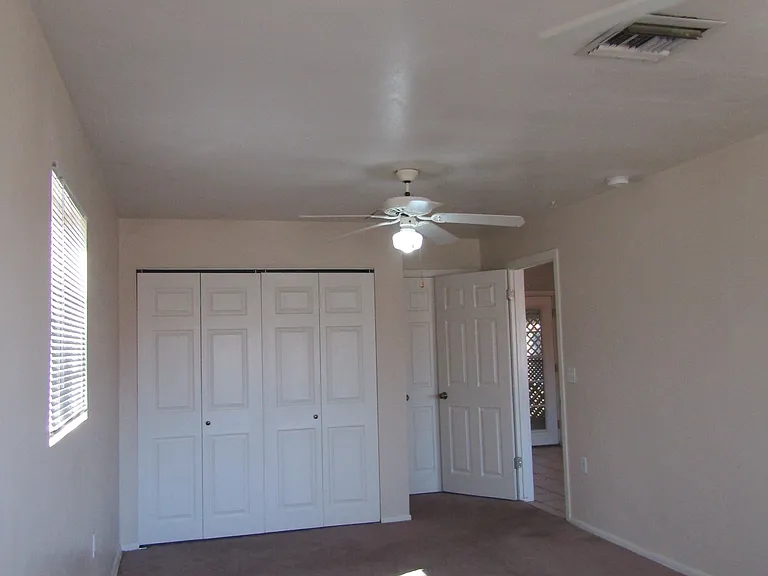 910 S Una Ave — Photo 14