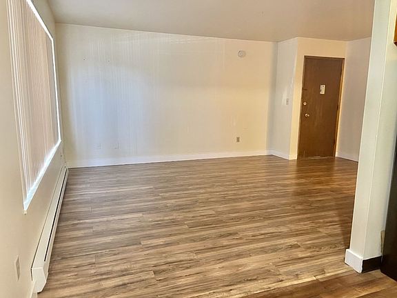 2nd image of 6113 Roosevelt Way NE #A1d58f992