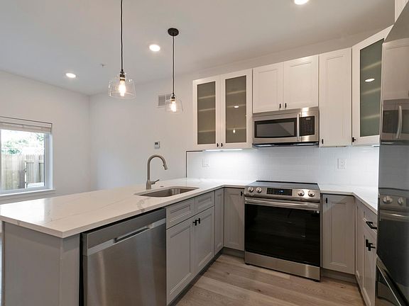 4th image of 2434 N Mascher St #2