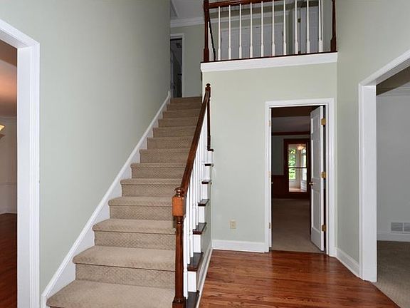 2nd image of 2671 Kenwood Dr