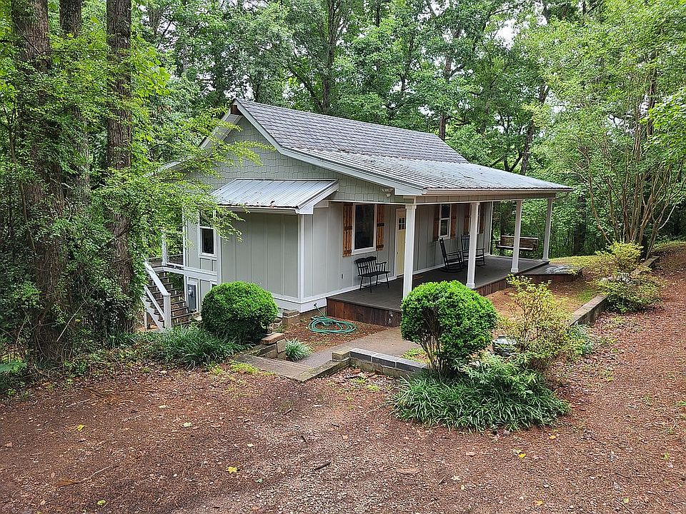 2nd image of 425 Selfridge Rd