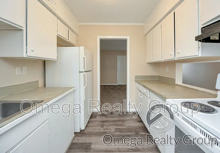 Camelot Apartments — Photo 49