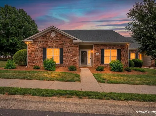 195 Stadium Oaks Dr, Clemmons, NC 27012