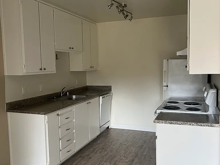 Sierra Woods Apartments — Photo 37