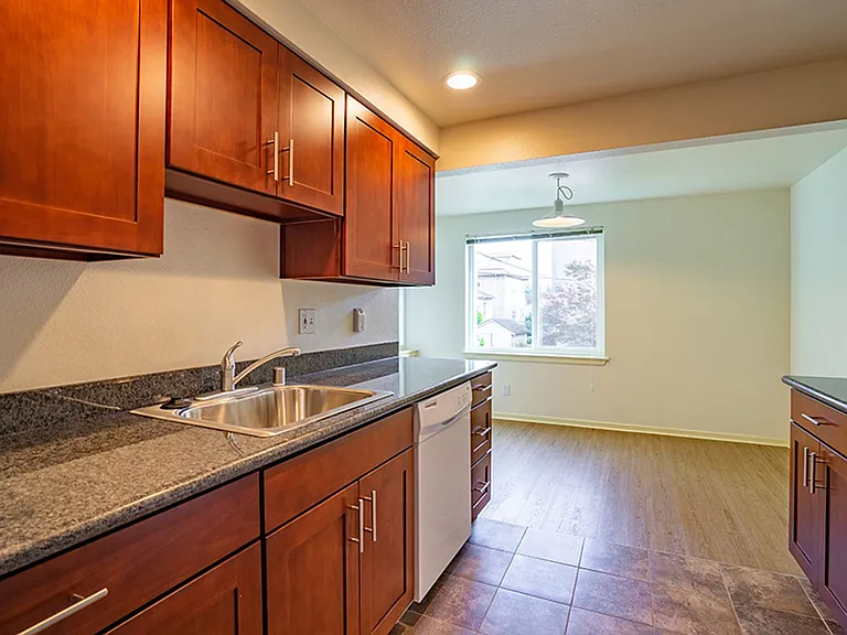6th Ave Apartments — Photo 36