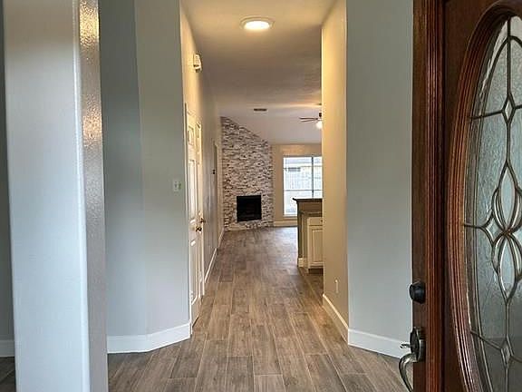 3rd image of 1027 S Wellsford Dr