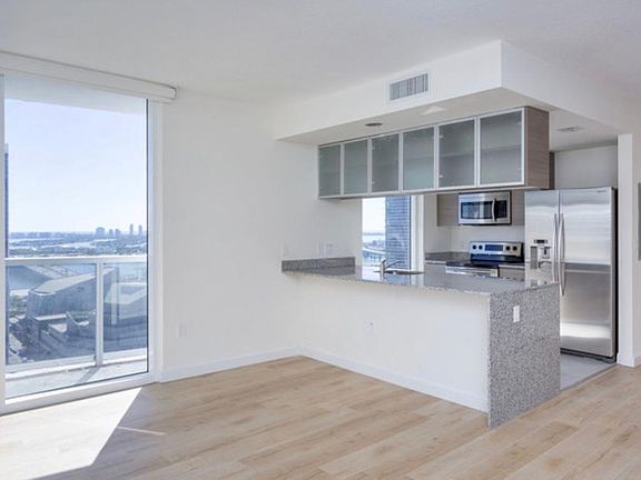 3rd image of 1502 NE Miami Pl #3211