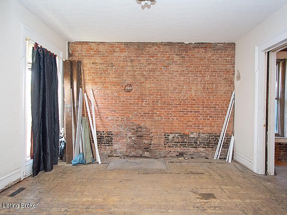 3rd image of 2213 Bank St