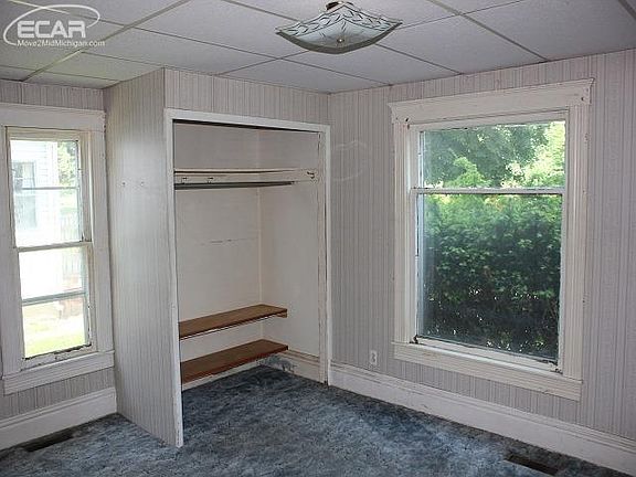 5th image of 607 W Brand St
