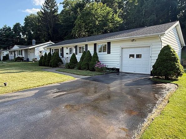 112 Oakridge Dr